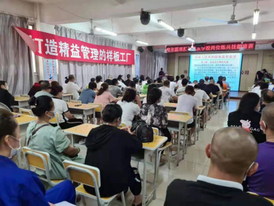坚持就业优先政策 开创就业工作新格局